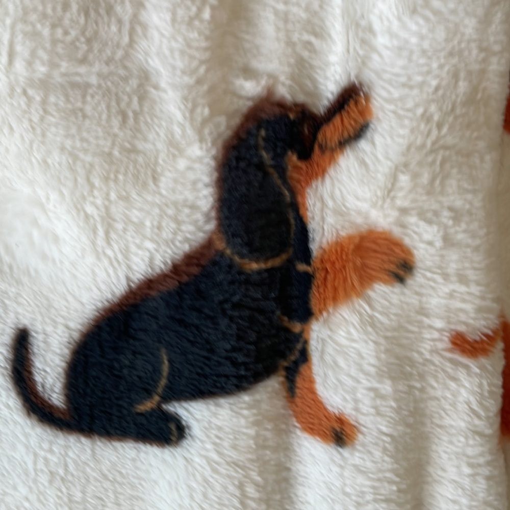 Dachshund themed throw blanket. - Picture 5 of 9